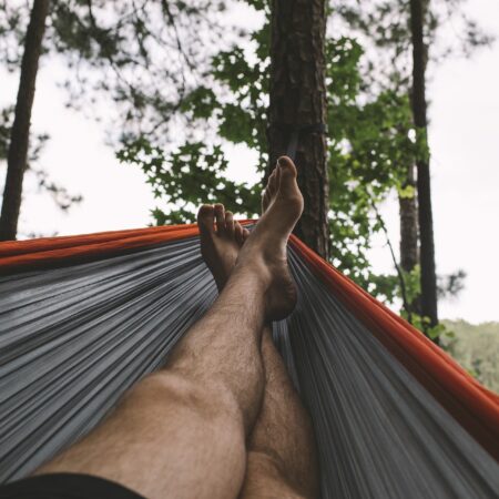 Njut av spänningen direkt från hängmattan i sommar